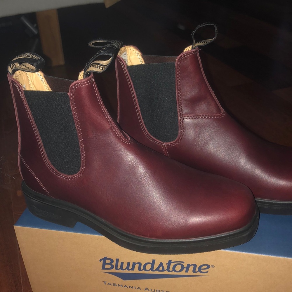 Blundstone cherry red boots